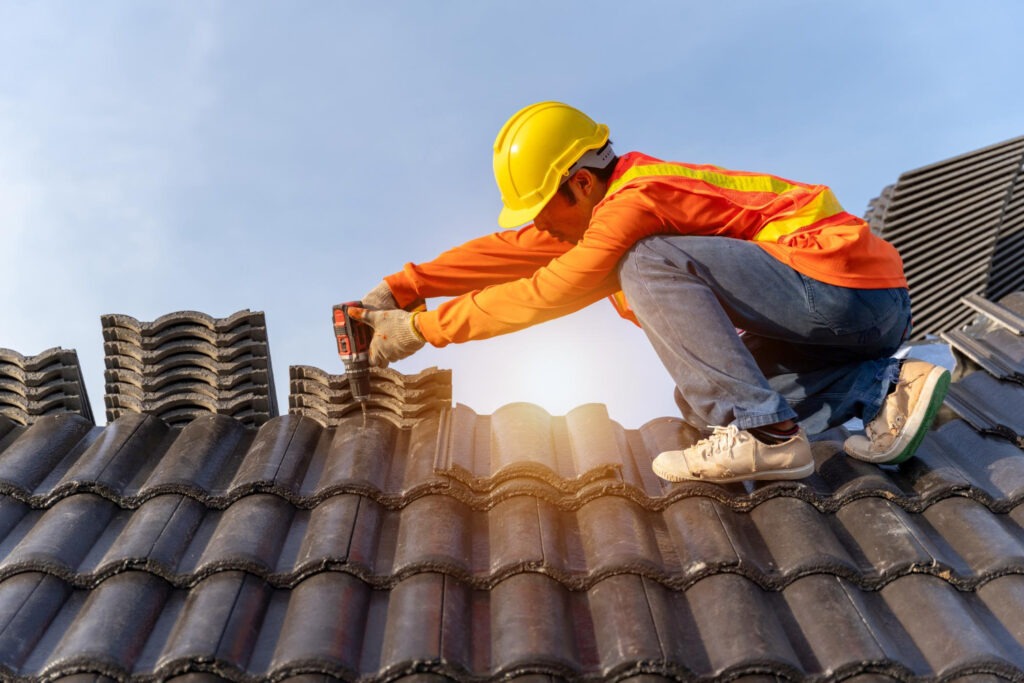 Asphalt Shingles vs. Metal Roofing